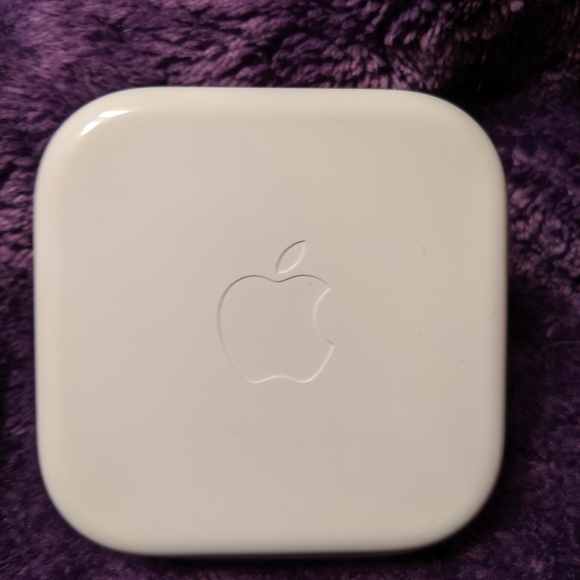 Apple Earphones - Picture 2 of 3